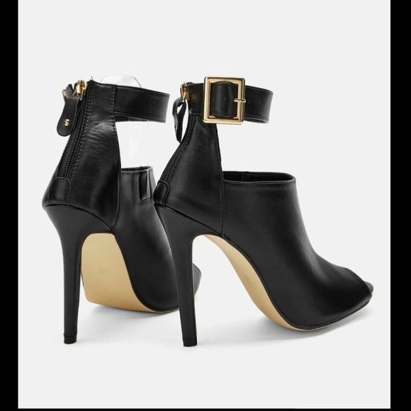 NEW Black Solid Ankle Strap Stilletto Heels - Picture 5 of 5